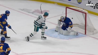 Celebrini profite d'un revirement