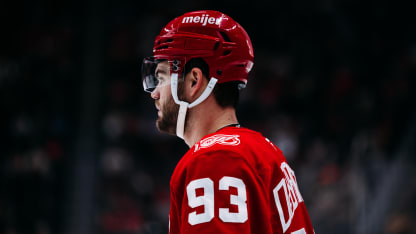 PIT@DET: DeBrincat scores goal against Stuart Skinner