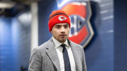 Canadiens arrive in NFL gear for Super Bowl Sunday home game