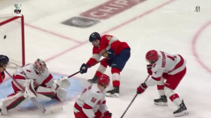 Barkov frappe à nouveau
