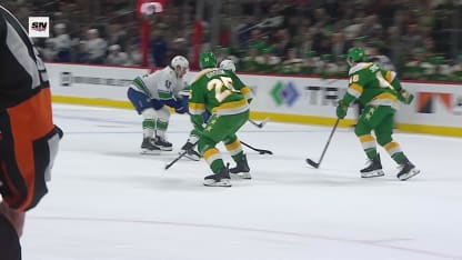 VAN@MIN: Willander scores goal against Filip Gustavsson