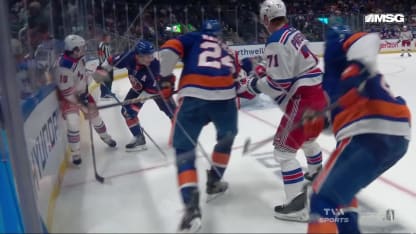NYR@NYI: Lafrenière marque un but contre Marcus Hogberg