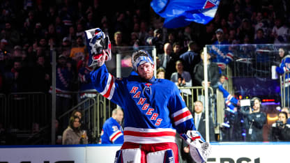 Quick brilló con su blanqueada 63 y acerca a los Rangers a playoffs 