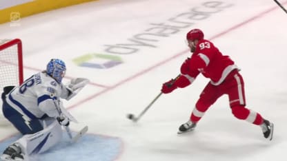 DeBrincat réduit l'écart à un seul but