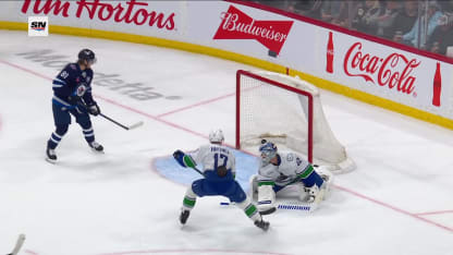 VAN@WPG: Morrissey scores goal against Kevin Lankinen