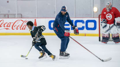 Ovechkin_and_Keivonn-Woodard_at_Caps_practice