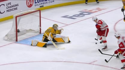 Lucas Raymond with a Goal vs. les Penguins de Pittsburgh