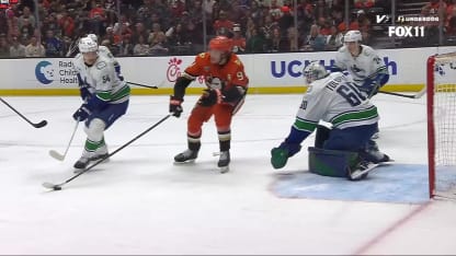 Carlsson marque du revers sur un retour