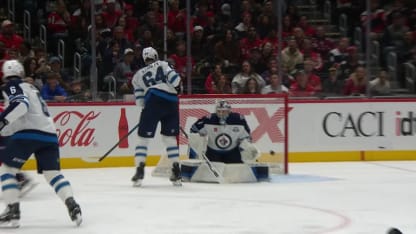 WPG@WSH: Ovechkin scores goal against Eric Comrie