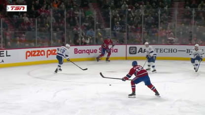 TBL@MTL: Newhook scores goal against Andrei Vasilevskiy