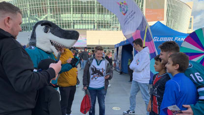 Global Fan Tour Photo 3