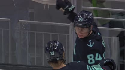 FLA@SEA: Kakko marque un but contre Daniil Tarasov