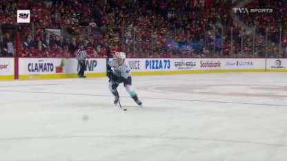 Kakko fait dévier le tir d'Evans en A.N.