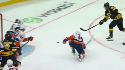 NYI@BOS: Pastrnak scores goal against Ilya Sorokin