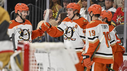 Carlsson med tre poäng för Ducks