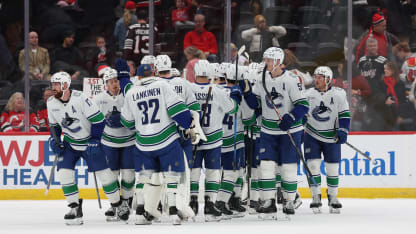 Canucks bez Hughese začali vítězně, Hronkova role roste