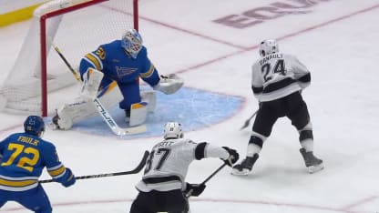 LAK@STL: Binnington with an amazing glove save