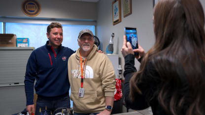 Cam Atkinson Visits Columbus MEPS to Send Off New Recruits to Basic Training 🇺🇸 | USO Ohio