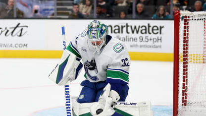 Kevin Lankinen #32 of the Vancouver Canucks makes a save against the San Jose Sharks in the second period at SAP Center on November 02, 2024 in San Jose, California. (Photo by Ezra Shaw/Getty Images)