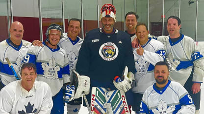 Luongo surprend une équipe de ligue de garage