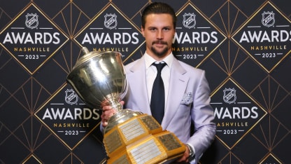 Erik Karlsson ist mit dritter Norris Trophy in elitaerer Gesellschaft