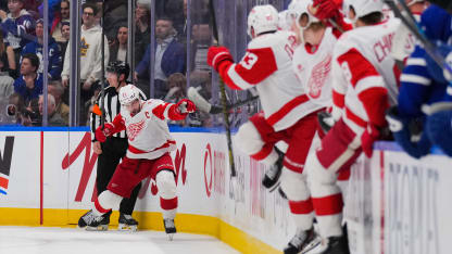 Larkin lifts Red Wings to OT win