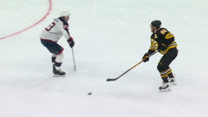 Geekie surprend Merzlikins avec un laser en A.N.