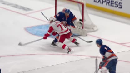 DET@NYI: Larkin scores goal against Semyon Varlamov