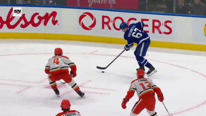 Nylander frappe au vol