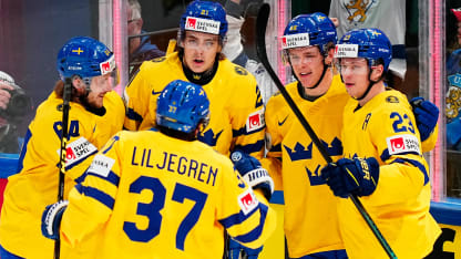 Tre Kronor vann fjärde raka VM-matchen, körde över Ungern med 7-1