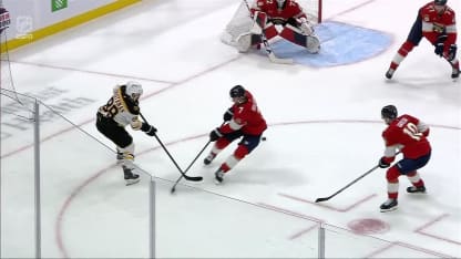 Pastrnak castiga en Power Play