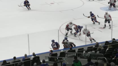 Strome complète son tour du chapeau