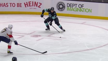 FLA@SEA: McMann marque un but en A.N. contre Daniil Tarasov