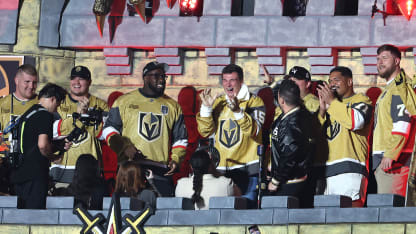 Mendoza sounds the siren in Vegas