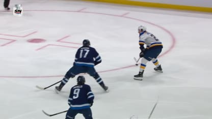 Snuggerud surprend Hellebuyck et fait 2-2