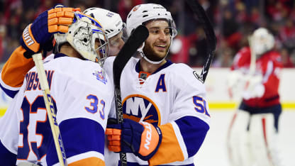 Islanders_celebrate_4-5-16