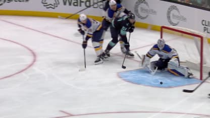 Binnington résiste à Eyssimont