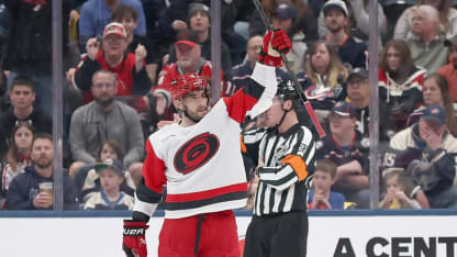 En español: Gostisbehere castiga en Power Play