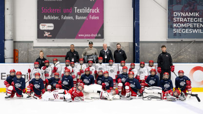 Leon Draisaitl spendet Ausruestung an die Koelner Haie