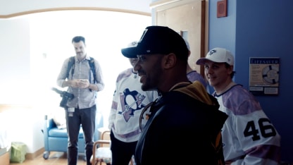 Penguins meet Russell Wilson at Children's Hospital