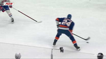 Cizikas fait dévier un tir derrière Fowler