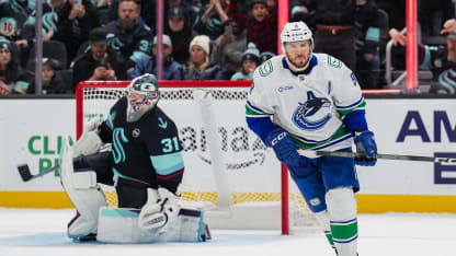 Canucks ganan en penales