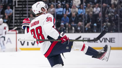 Sandin extends lead on big blast from slot