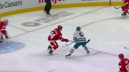 Graf profite de la passe de Leddy