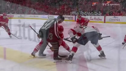 DeBrincat frappe au vol