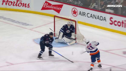 NYI@WPG: Duclair scores goal against Connor Hellebuyck