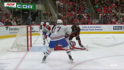 Svechnikov saute sur la rondelle libre