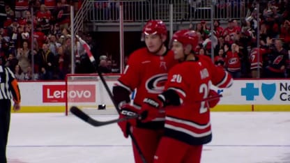 Aho nivelle la marque avec un tir parfait