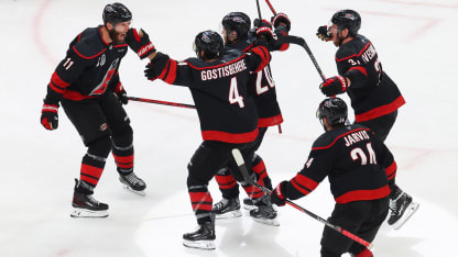 Staal ger Hurricanes ledningen