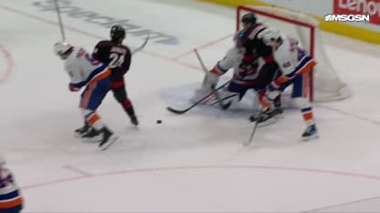 NYI@CAR: Sorokin with a great save against Seth Jarvis